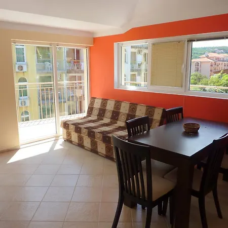 Laguna Apartment *