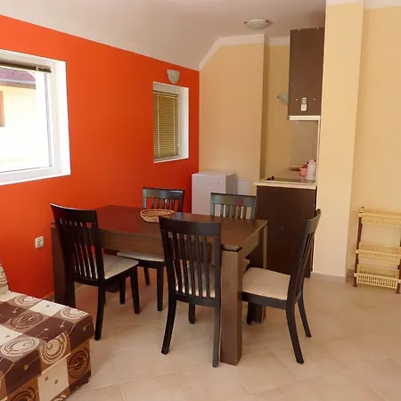 Laguna Apartment